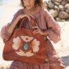 122b61fa75dca0c1b599efd5424104a3e75a3557d4c97bdcaddf46af45d90150.jpg Queen Monarch Bag Dark Tan